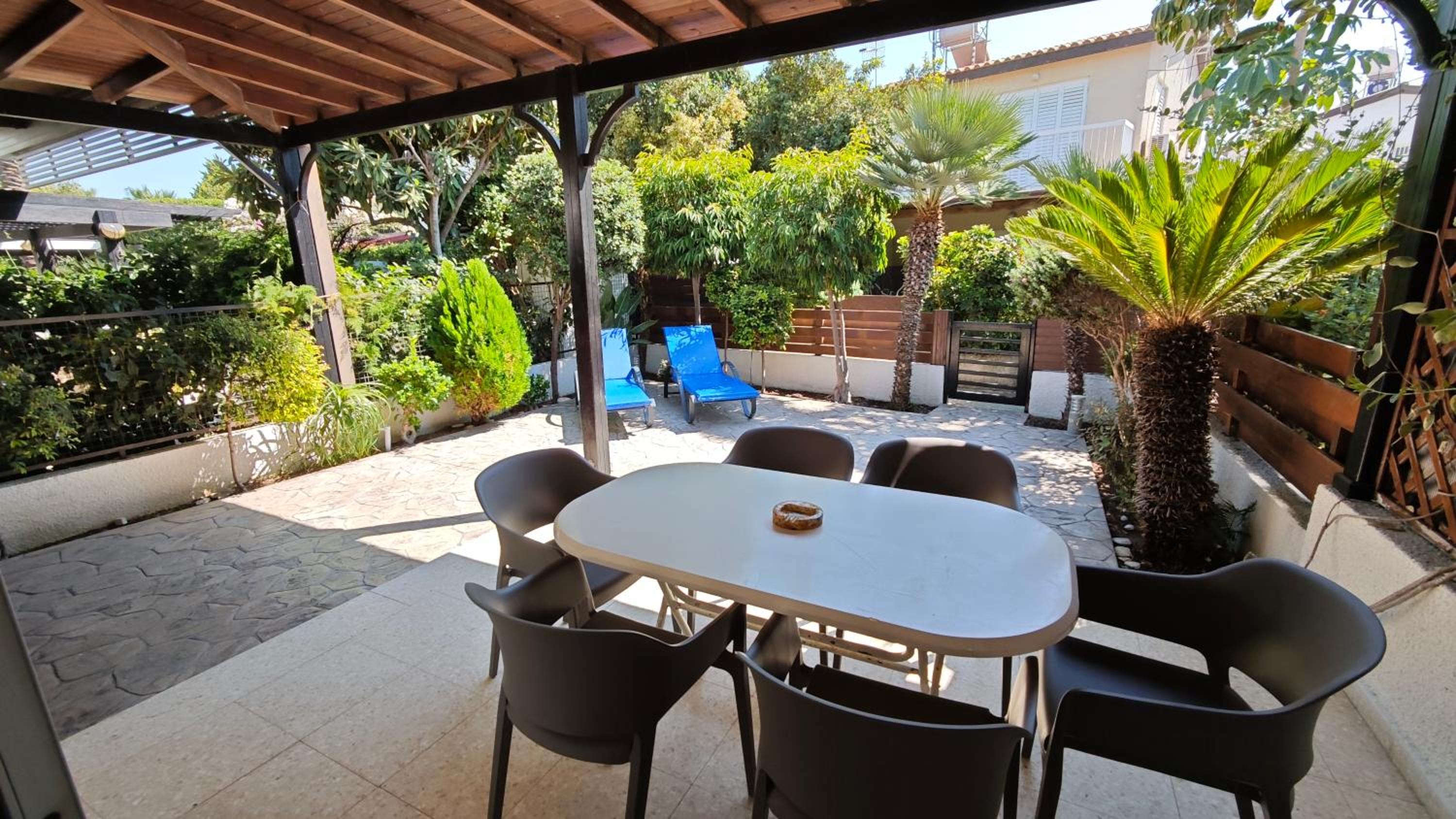 Manors Seaside 2BR House 100m from the Beach & Free Parking
