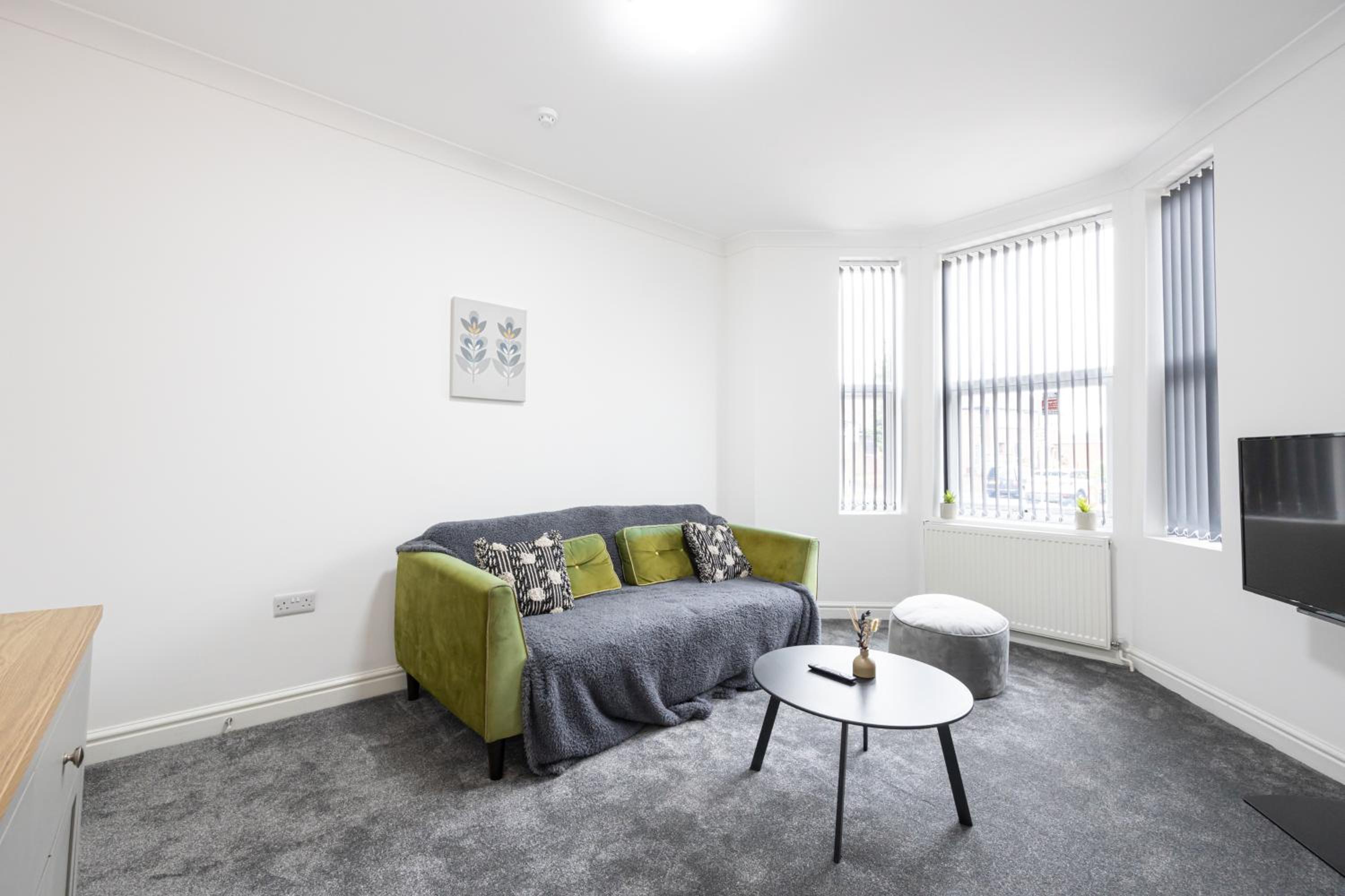 Huge 6BR Manchester Home Sleeps 12 Near City!