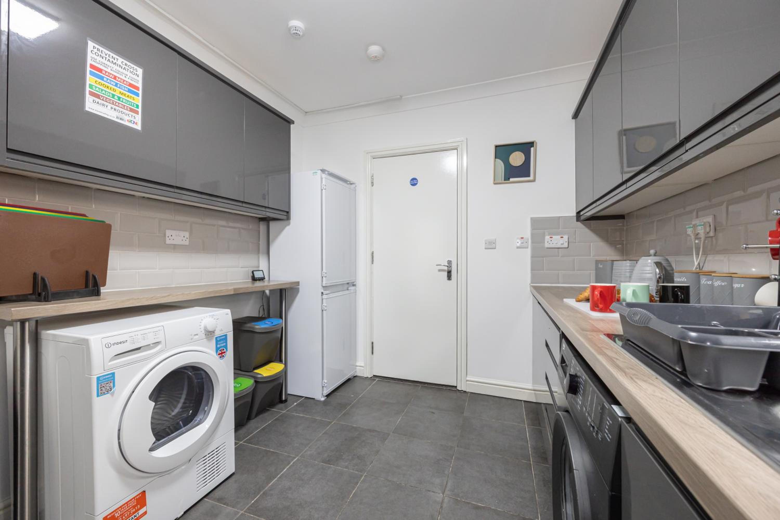 Huge 6BR Manchester Home Sleeps 12 Near City!