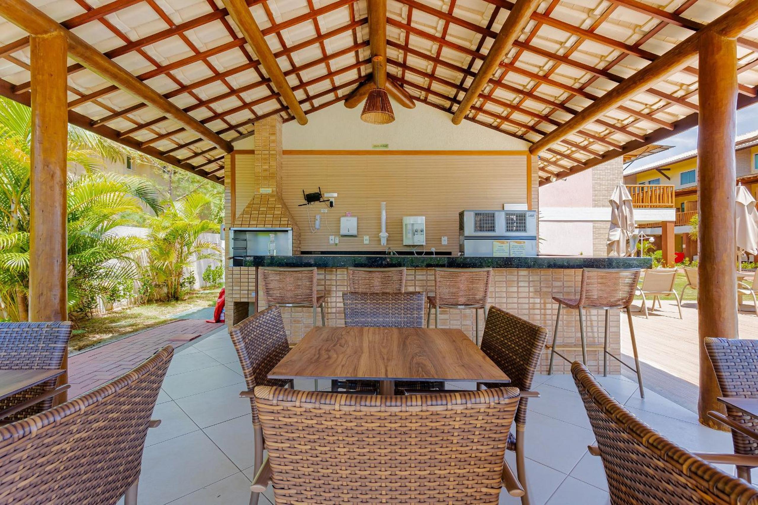 IT84 Wonderful 4-Suite Apartment, Right on the Beach - Itacimirim