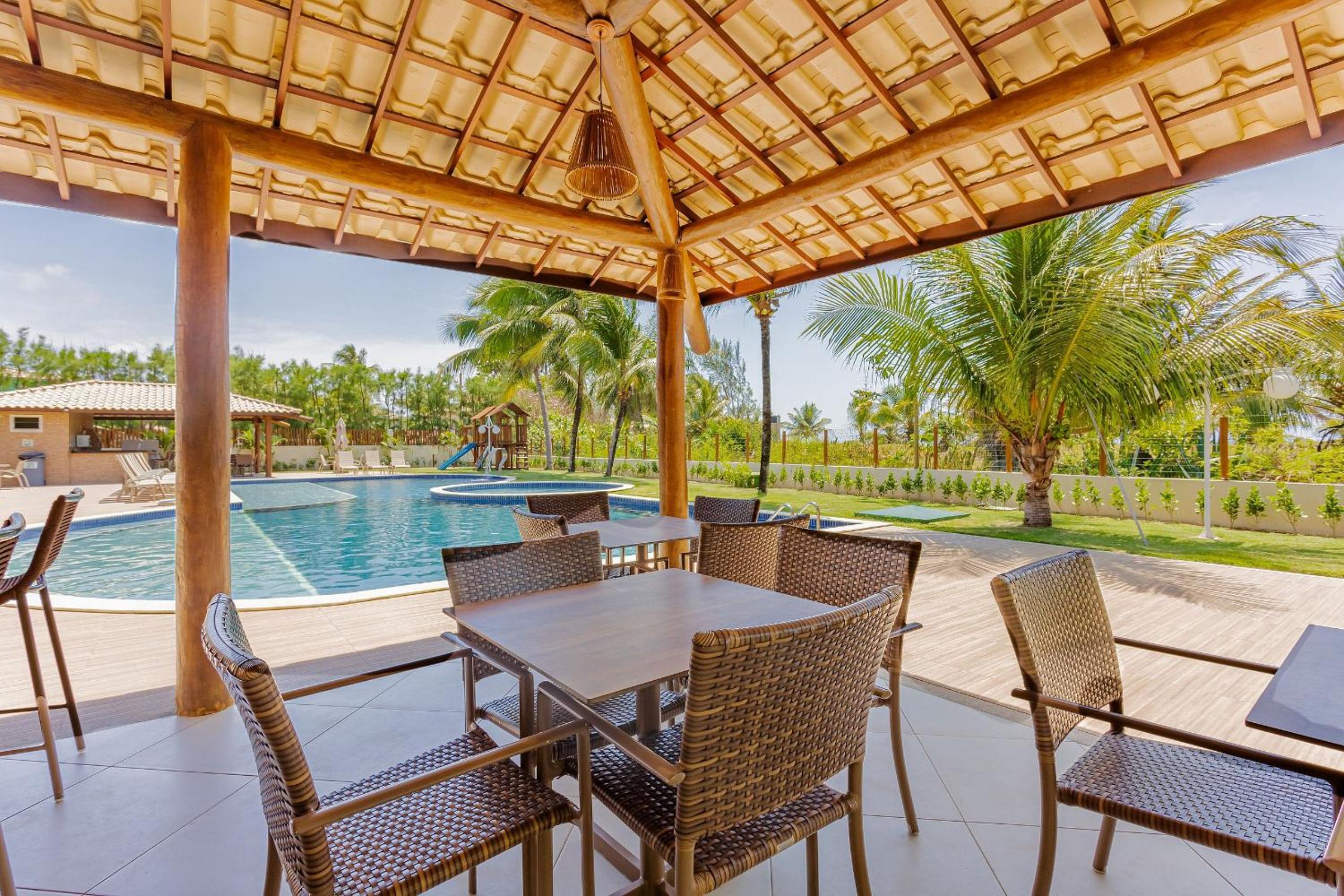 IT84 Wonderful 4-Suite Apartment, Right on the Beach - Itacimirim