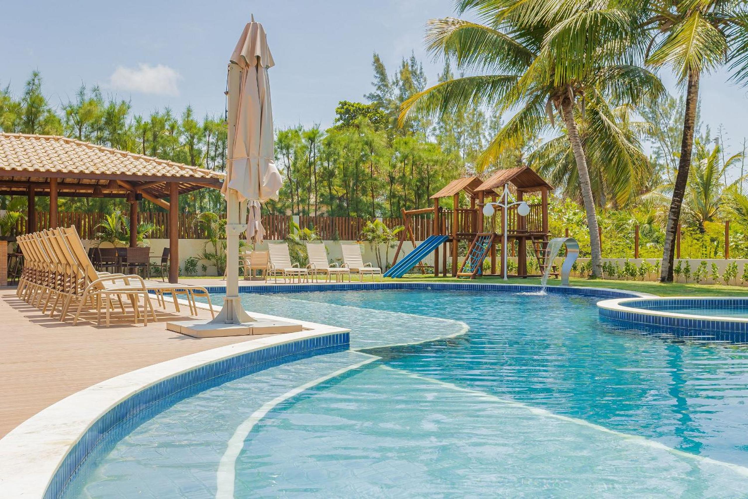 IT84 Wonderful 4-Suite Apartment, Right on the Beach - Itacimirim