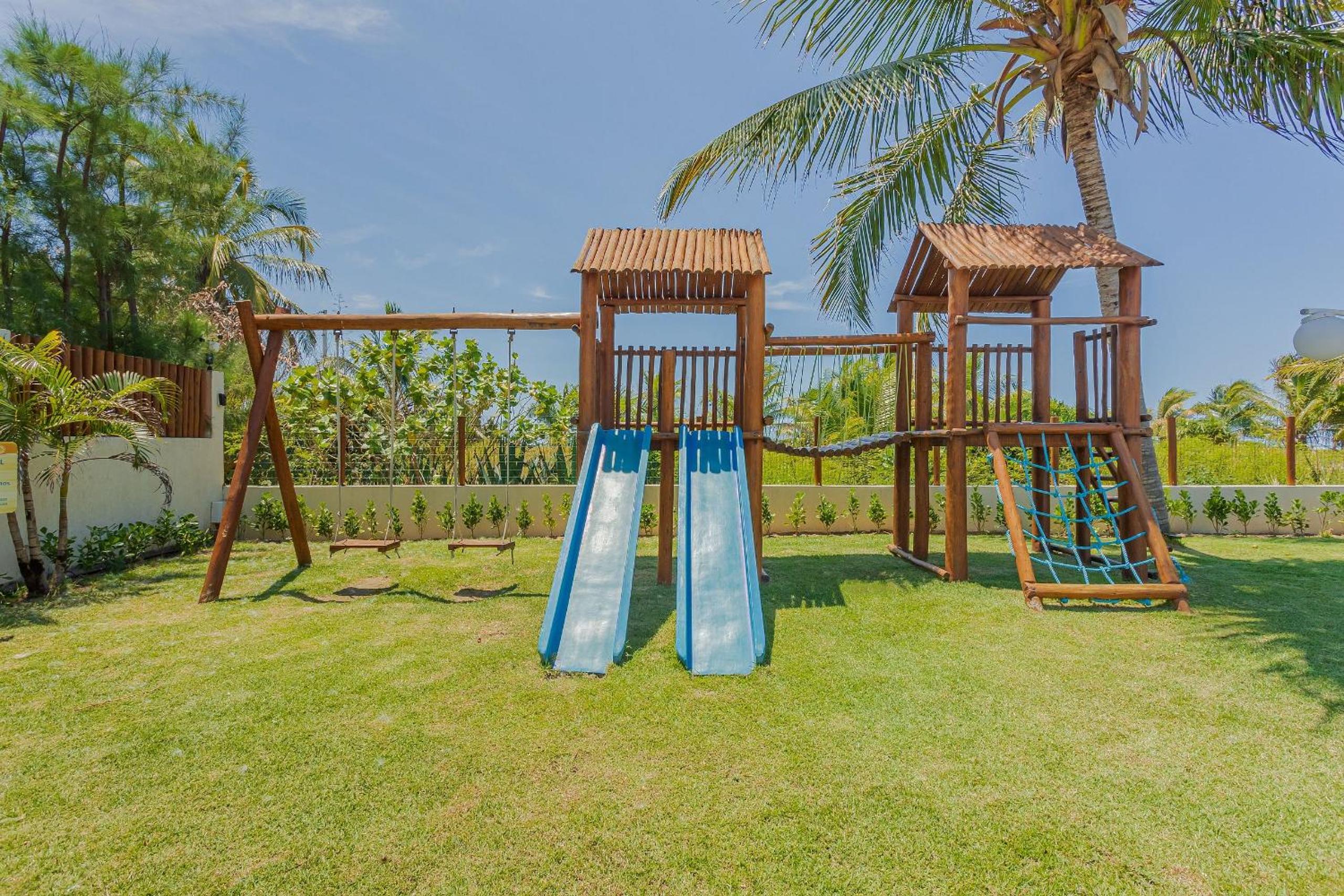 IT84 Wonderful 4-Suite Apartment, Right on the Beach - Itacimirim