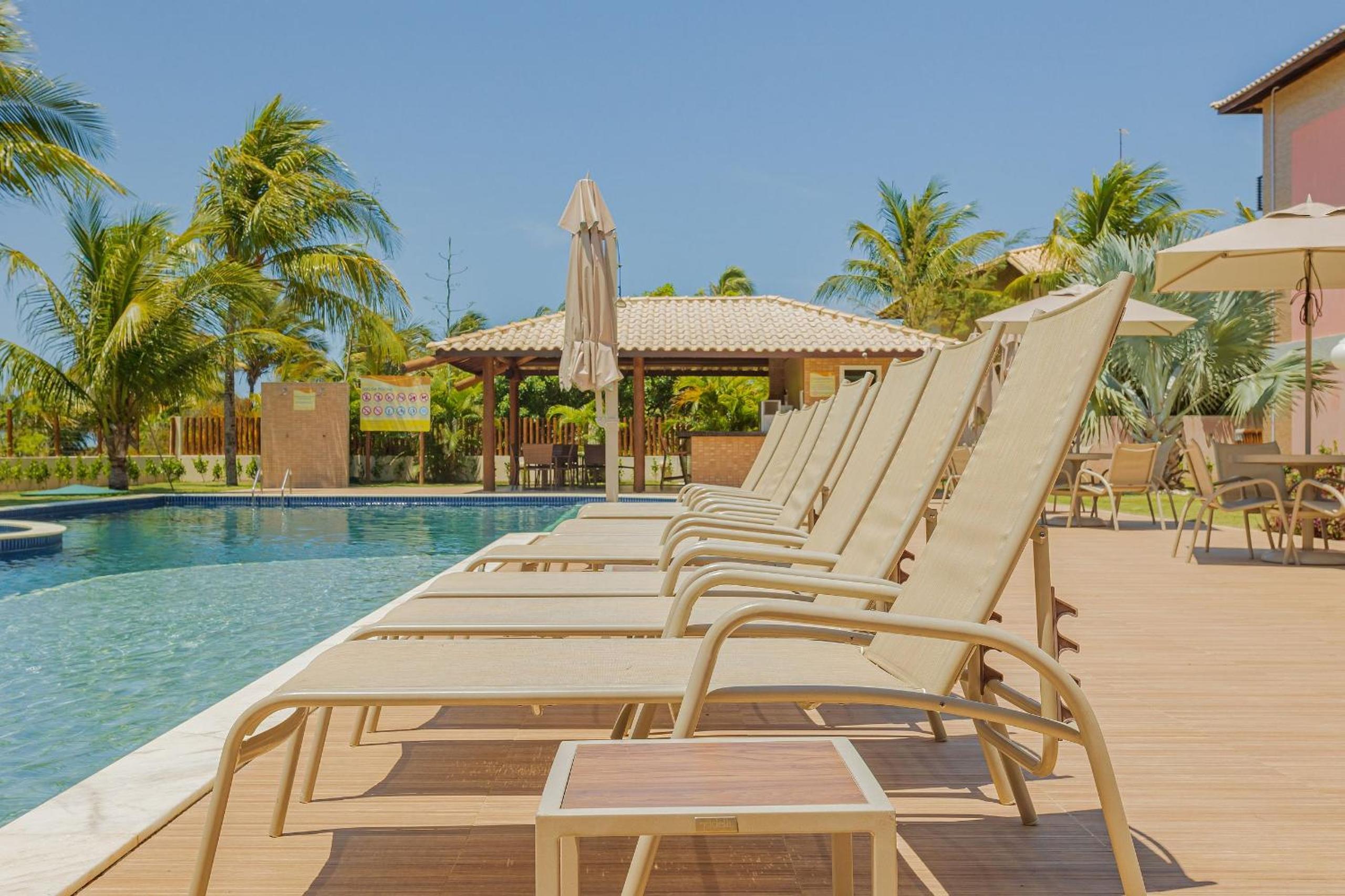 IT84 Wonderful 4-Suite Apartment, Right on the Beach - Itacimirim