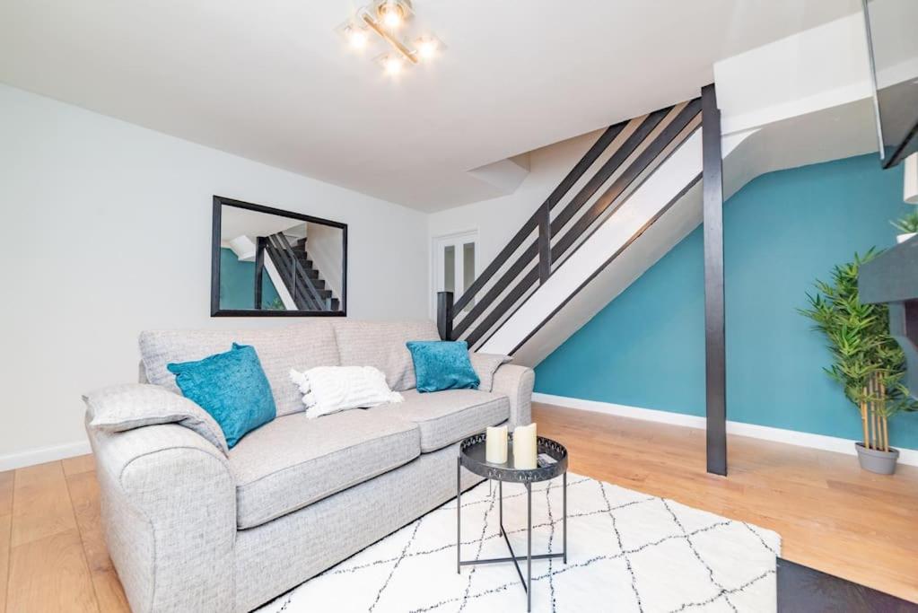 Excellent, comfortable location to visit Belfast view 5