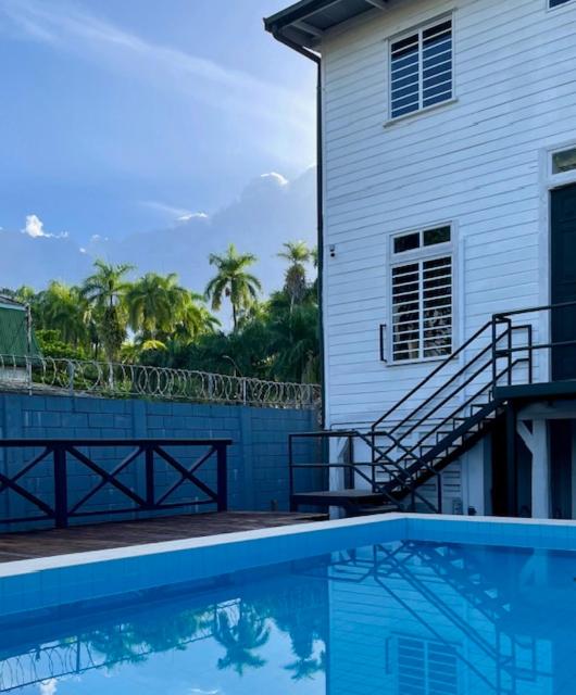 Vakantiehuis met privé zwembad in hartje Paramaribo view 4