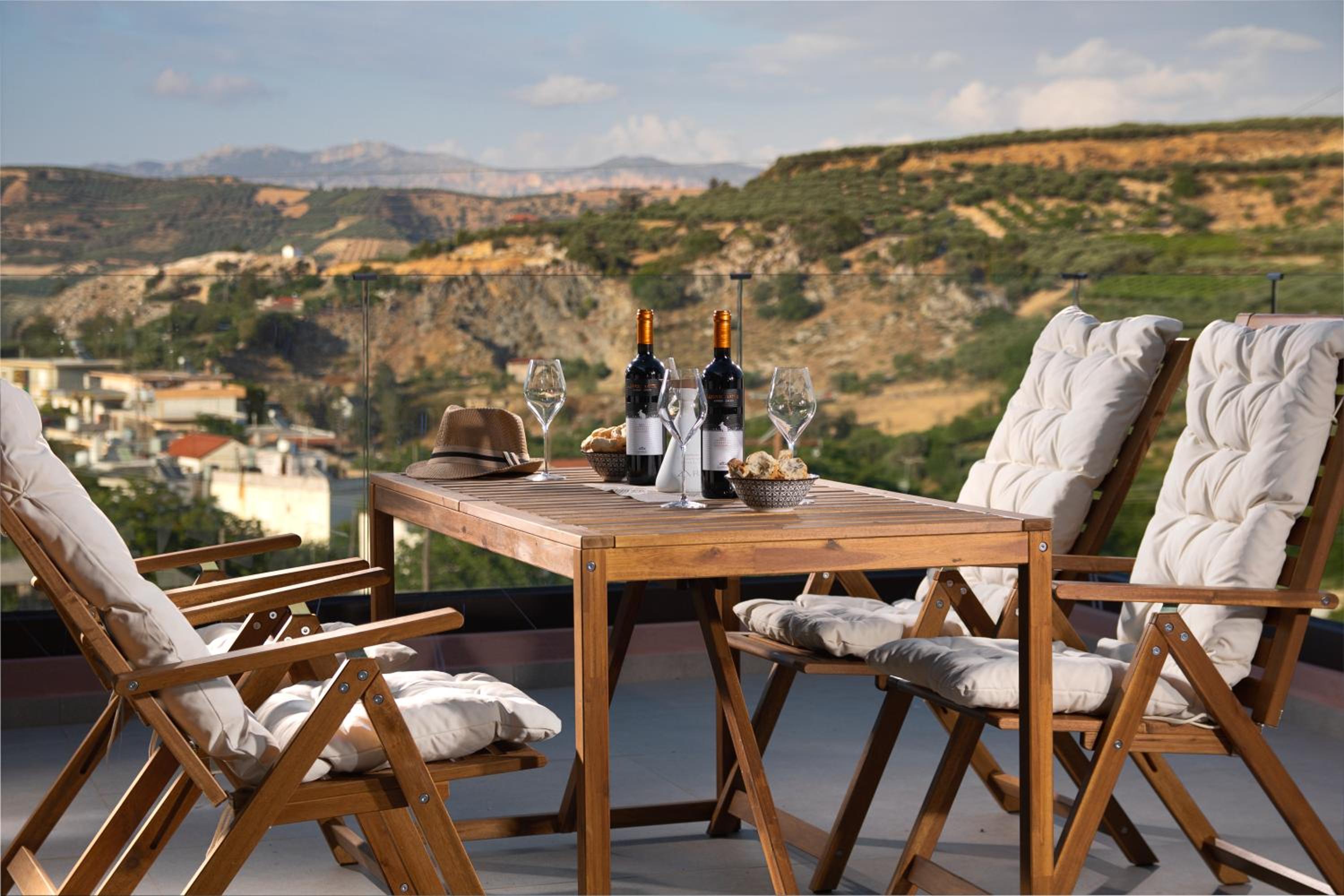 Divine Crete