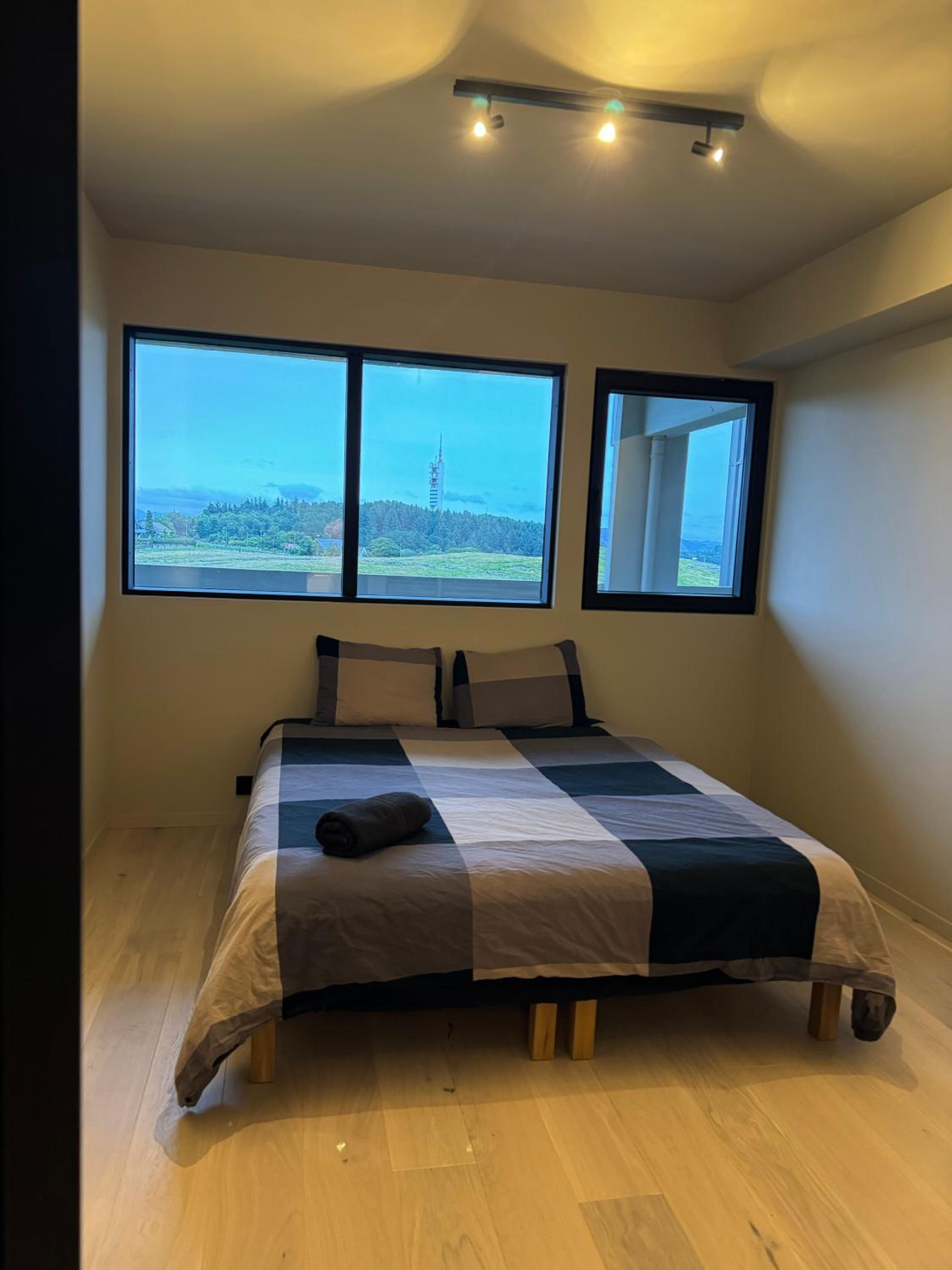 ONS 2024 - Walking distance & near shuttle bus UiS - Modern apartment view 3