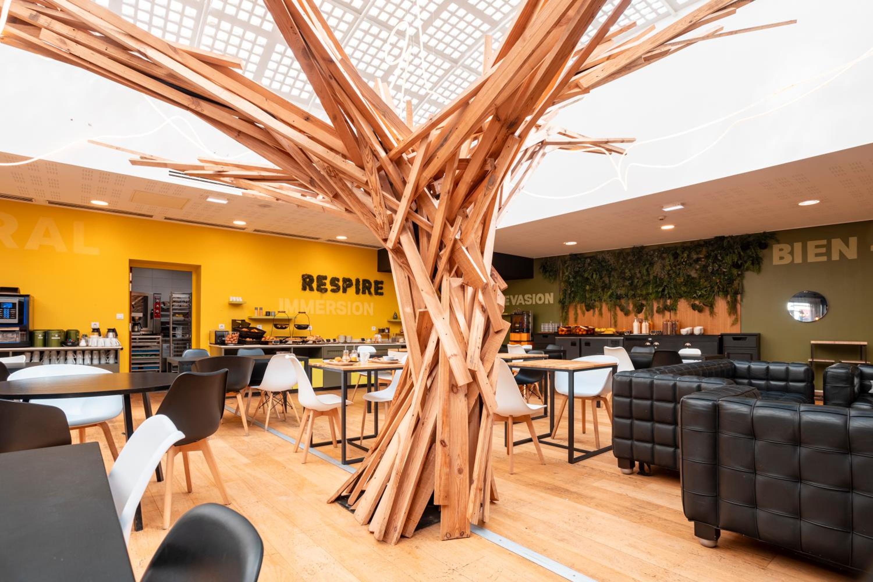 Calais Vacations - ibis Styles Calais Centre - Property Image 1