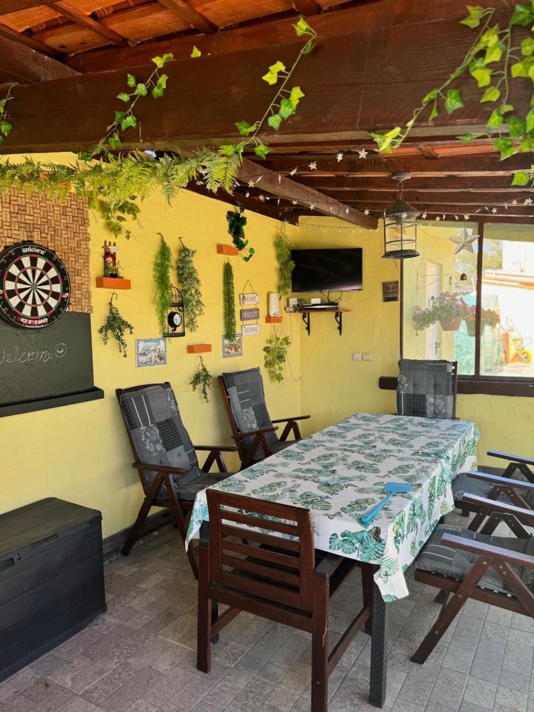 200M - Train Station Barrinha Beach House & Pool