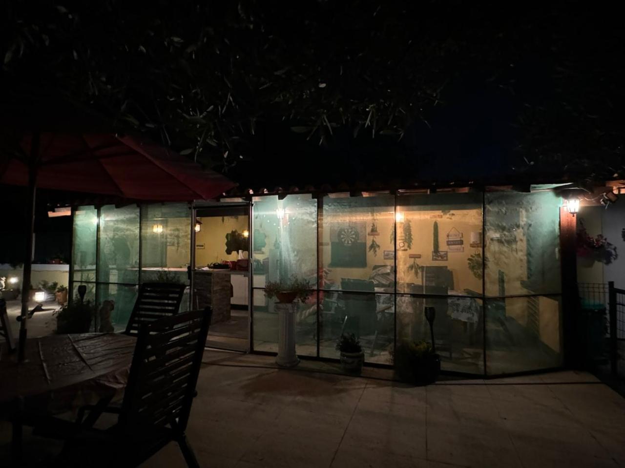 200M - Train Station Barrinha Beach House & Pool