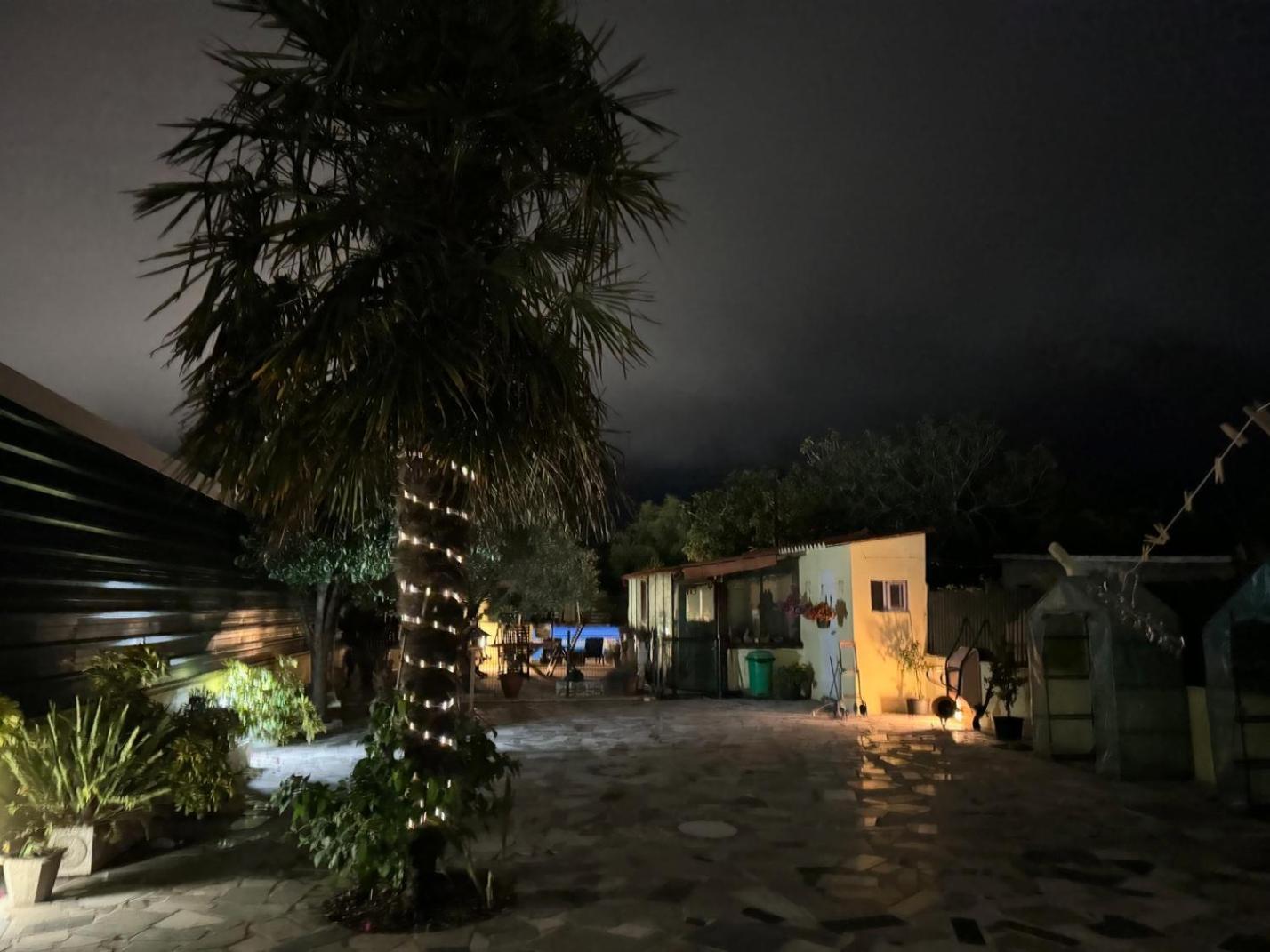 200M - Train Station Barrinha Beach House & Pool