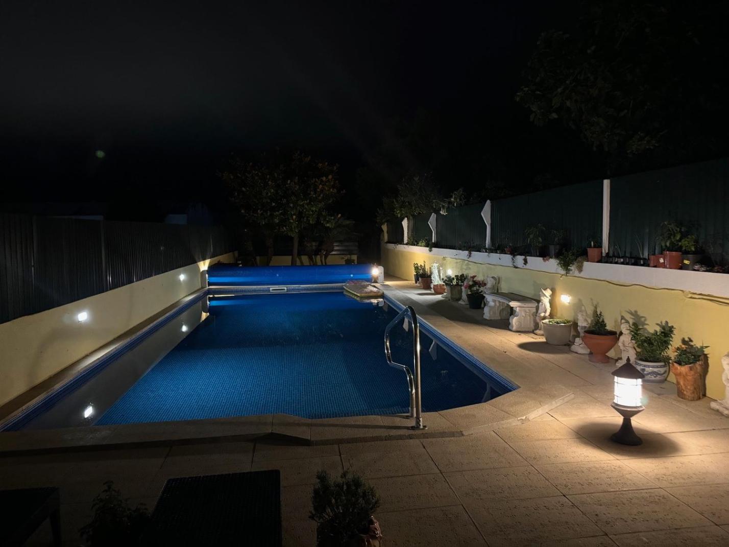200M - Train Station Barrinha Beach House & Pool