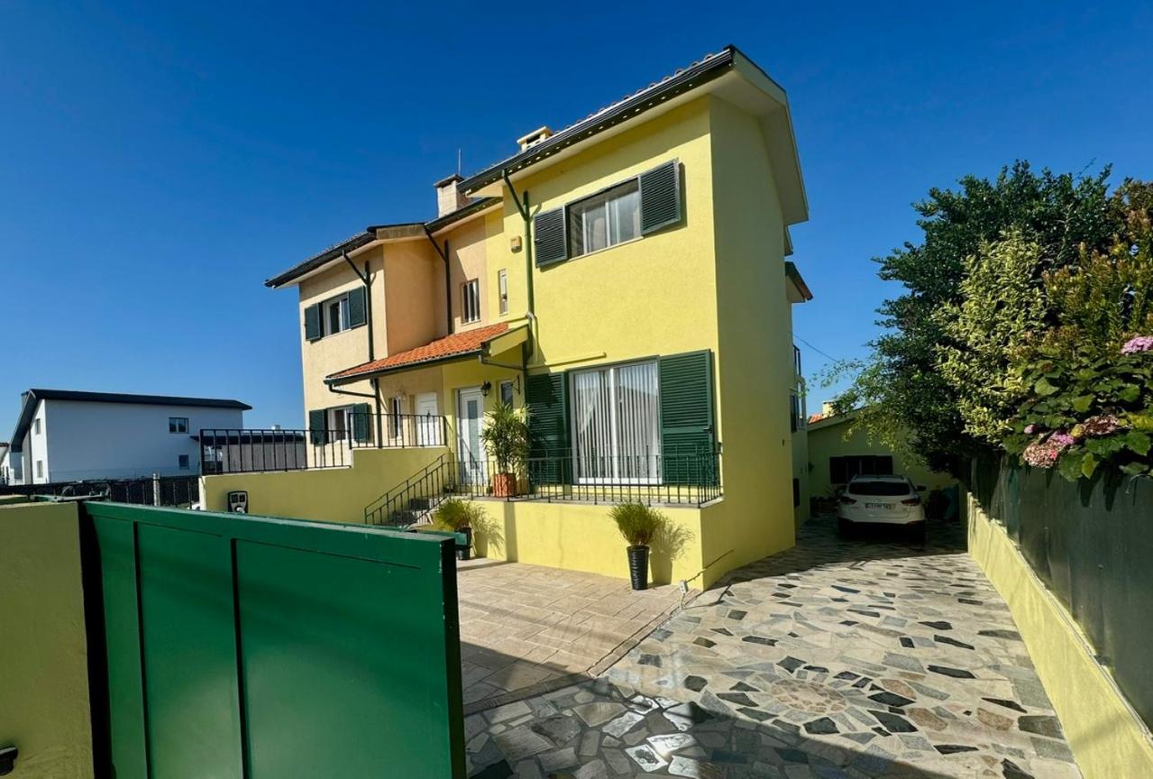 200M - Train Station Barrinha Beach House & Pool