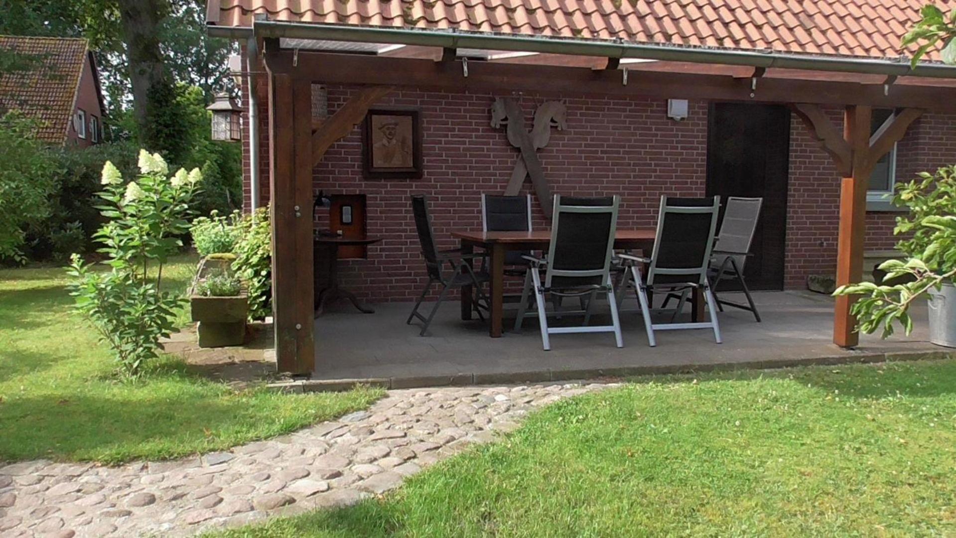 Ferienhaus Mit Überdachter Terrasse Und Carport