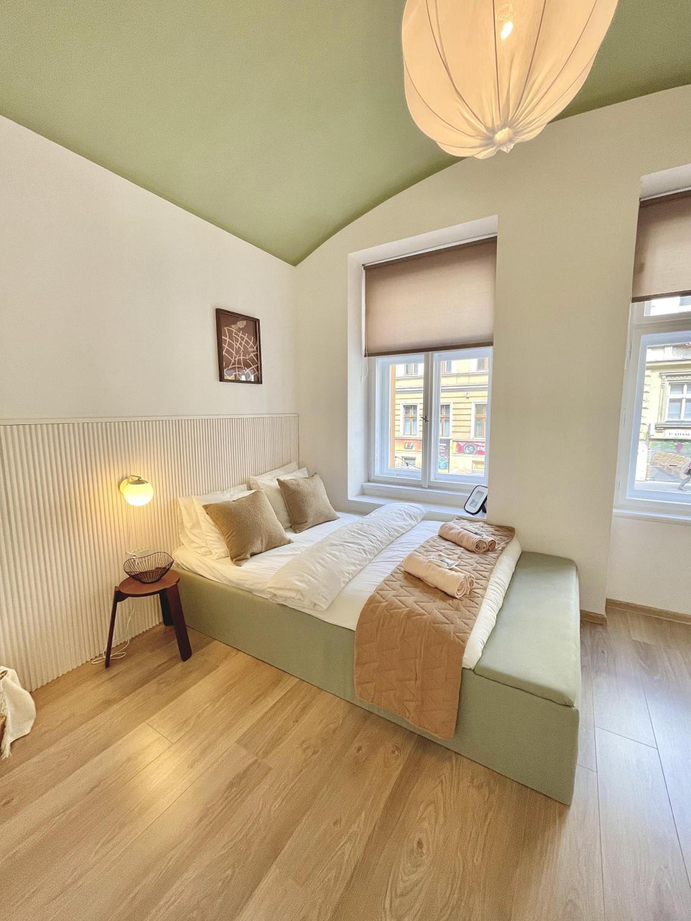 Rentero natural ground base Apartment, Prague