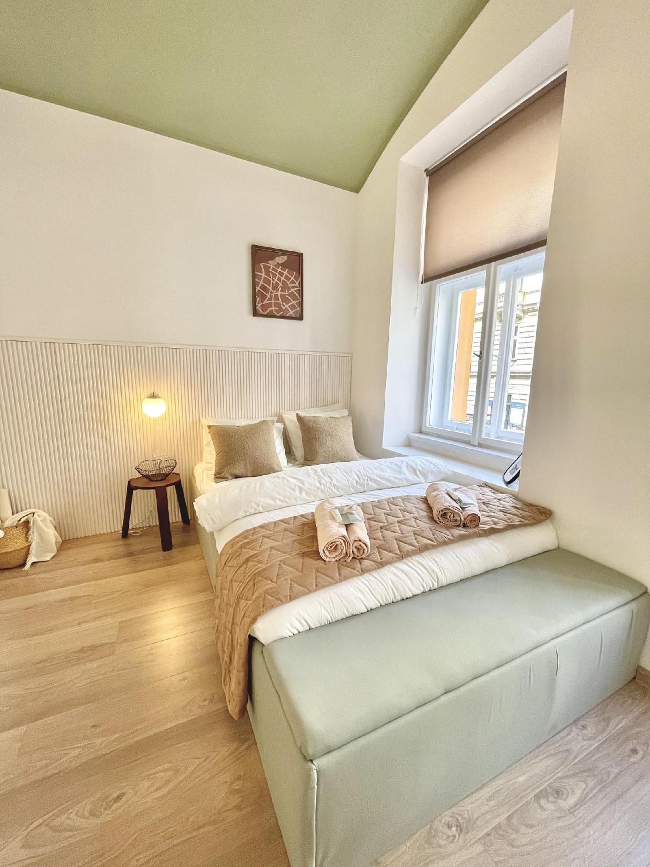 Rentero natural ground base Apartment, Prague
