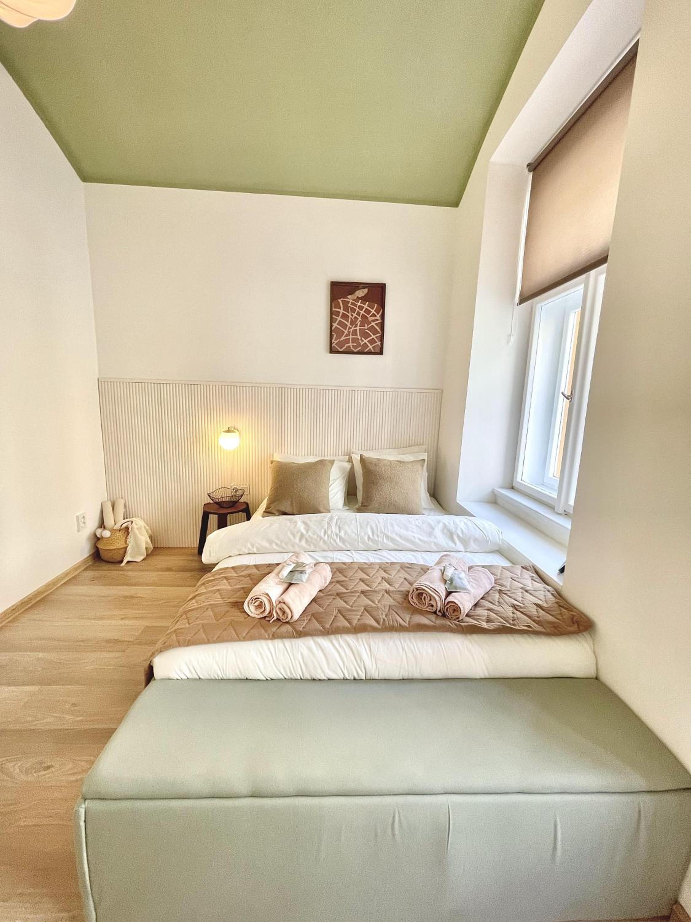Rentero natural ground base Apartment, Prague