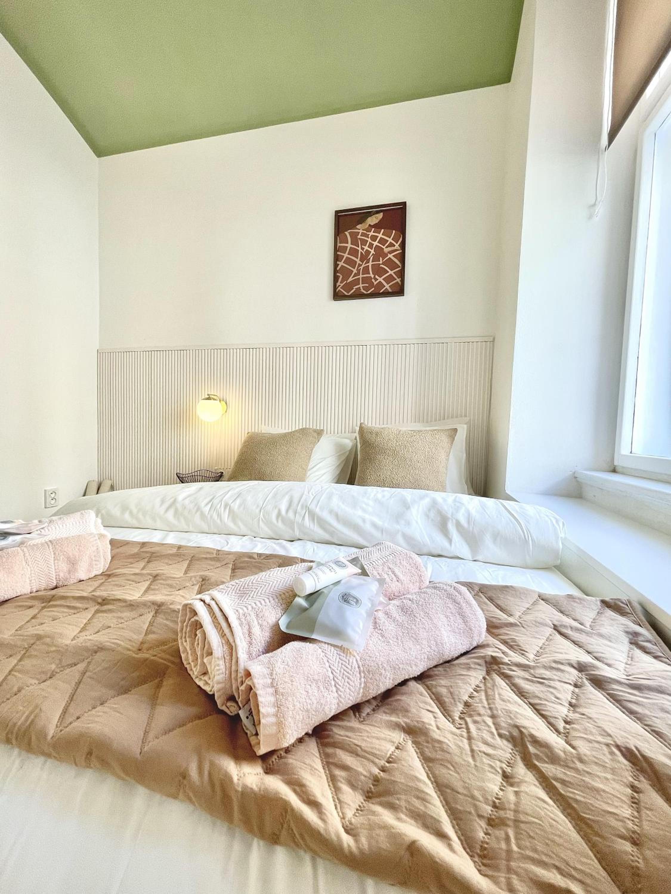 Rentero natural ground base Apartment, Prague