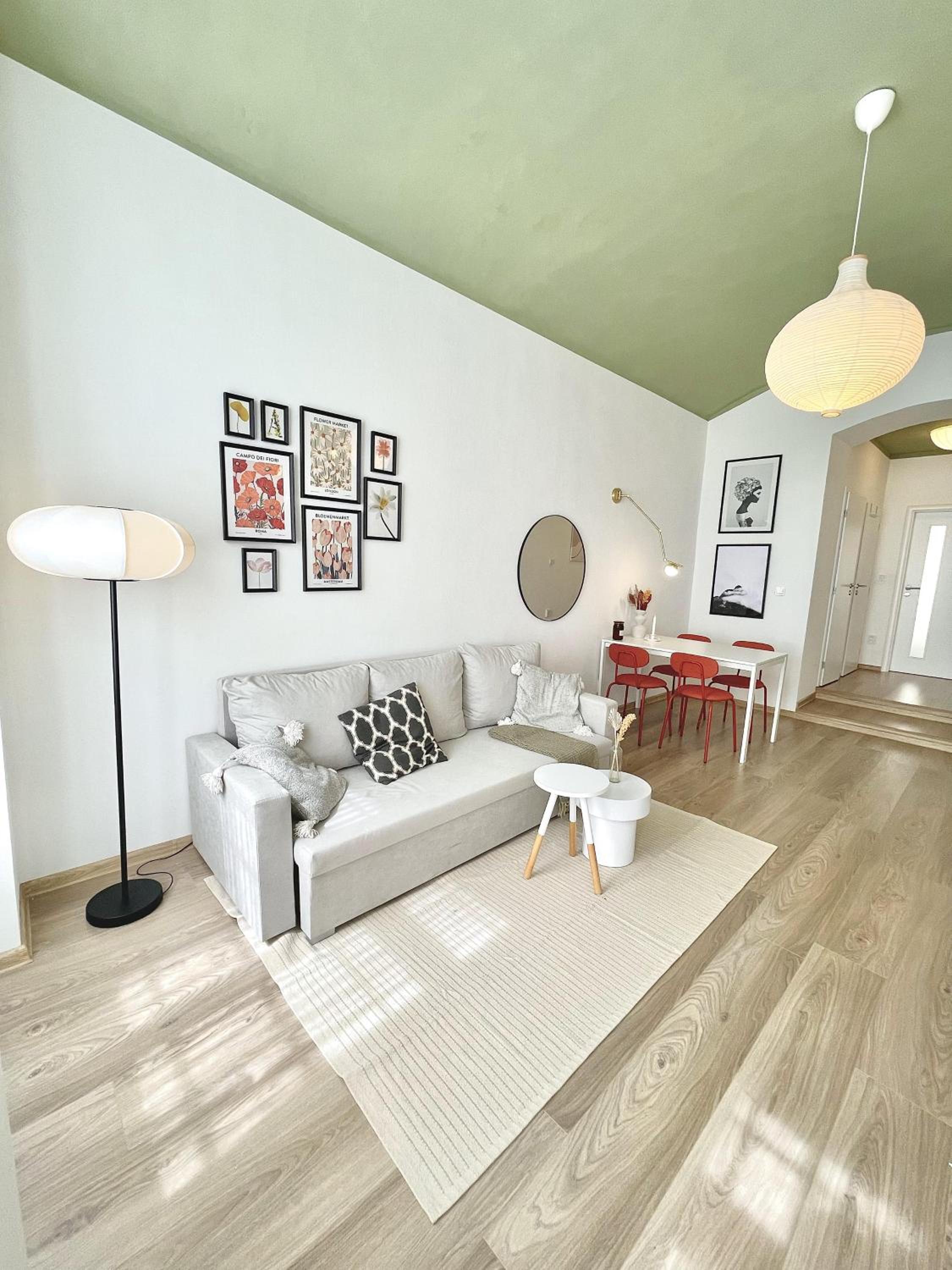 Rentero natural ground base Apartment, Prague