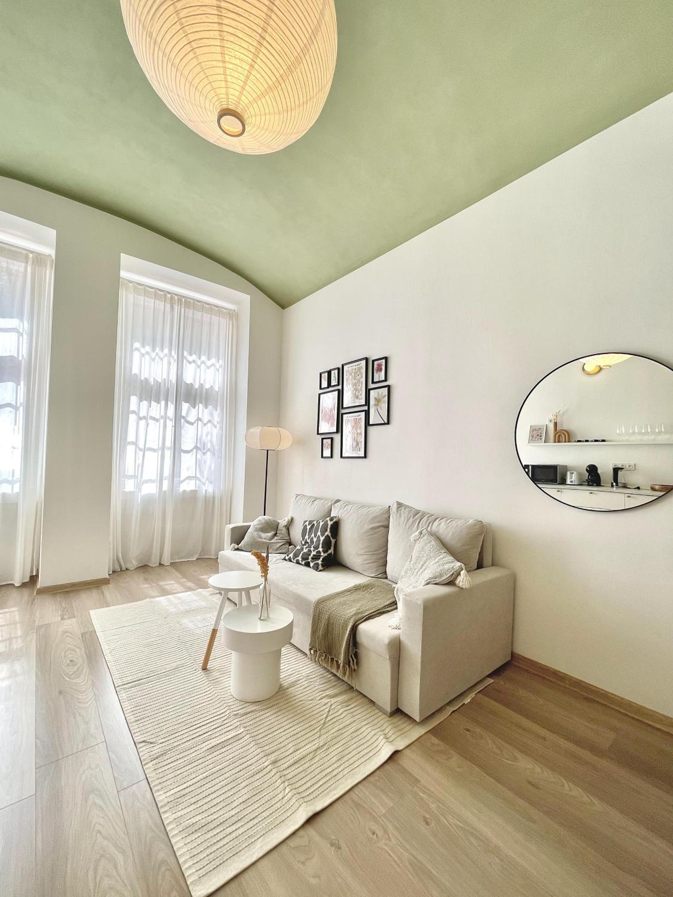 Rentero natural ground base Apartment, Prague