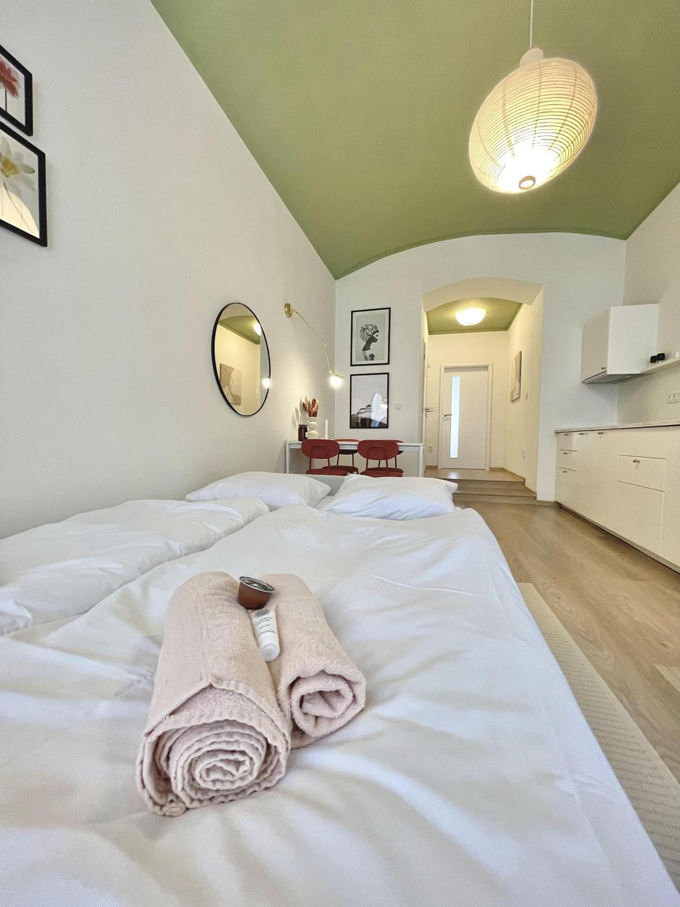 Rentero natural ground base Apartment, Prague