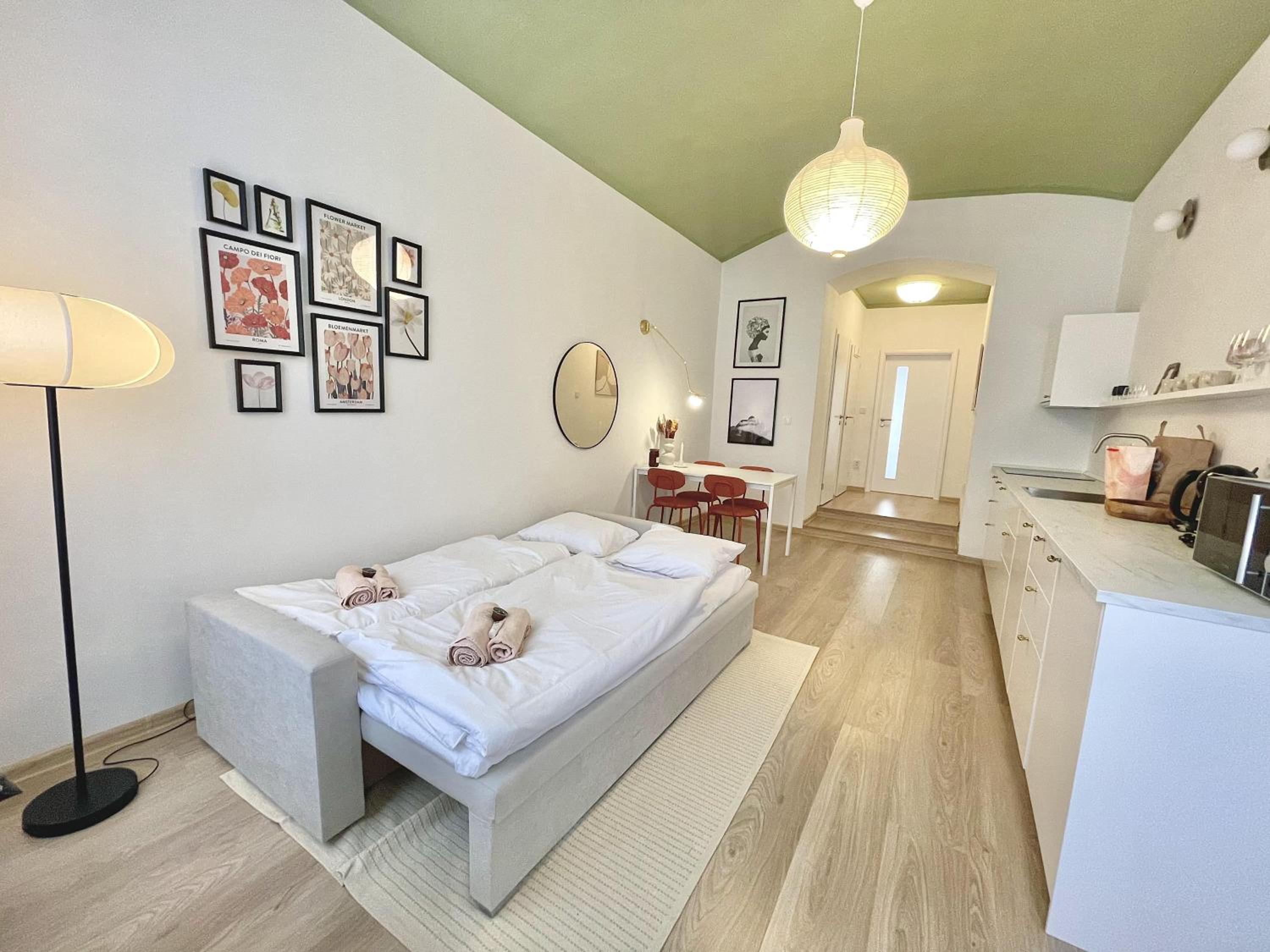 Rentero natural ground base Apartment, Prague
