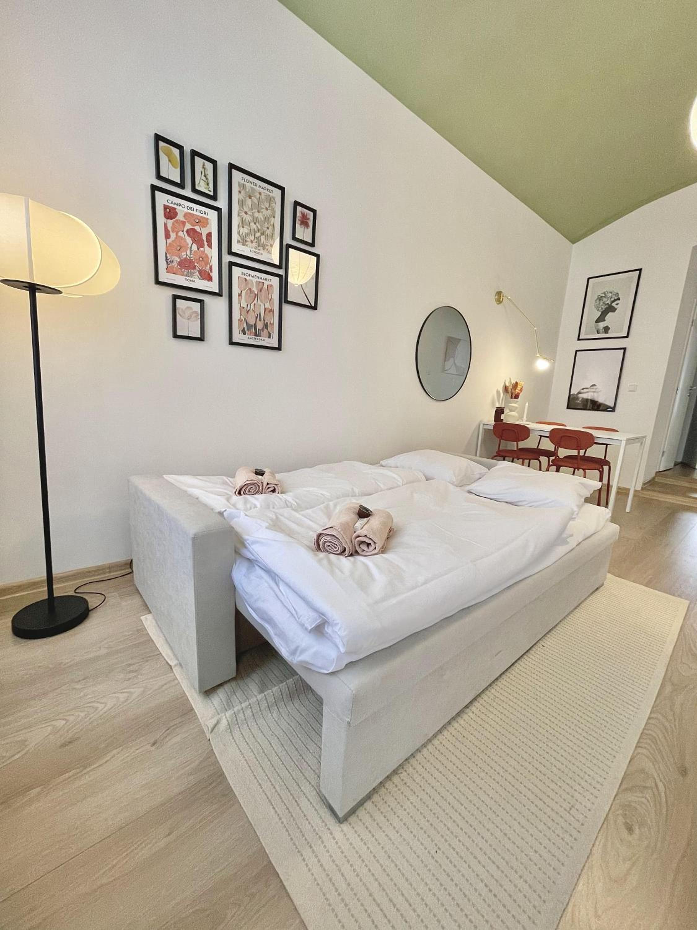 Rentero natural ground base Apartment, Prague