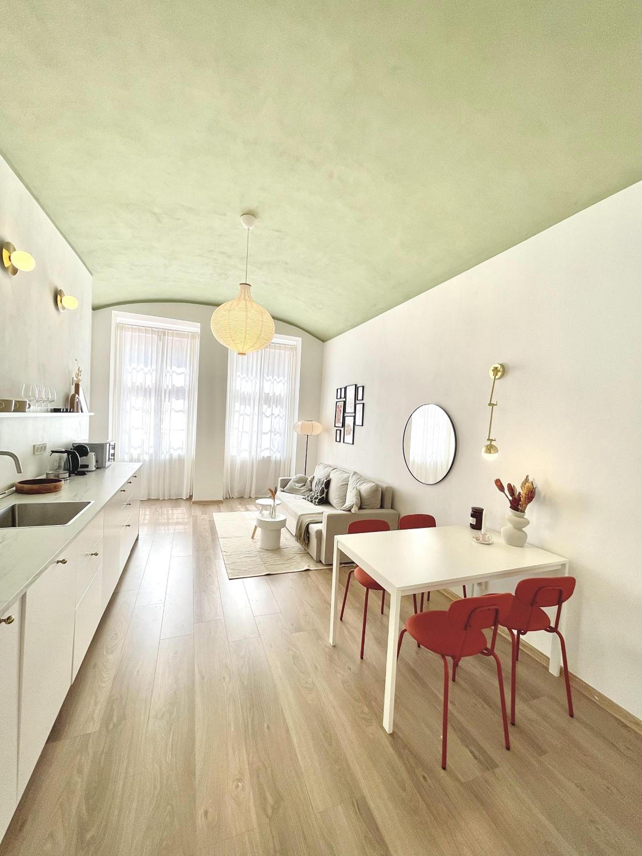 Rentero natural ground base Apartment, Prague