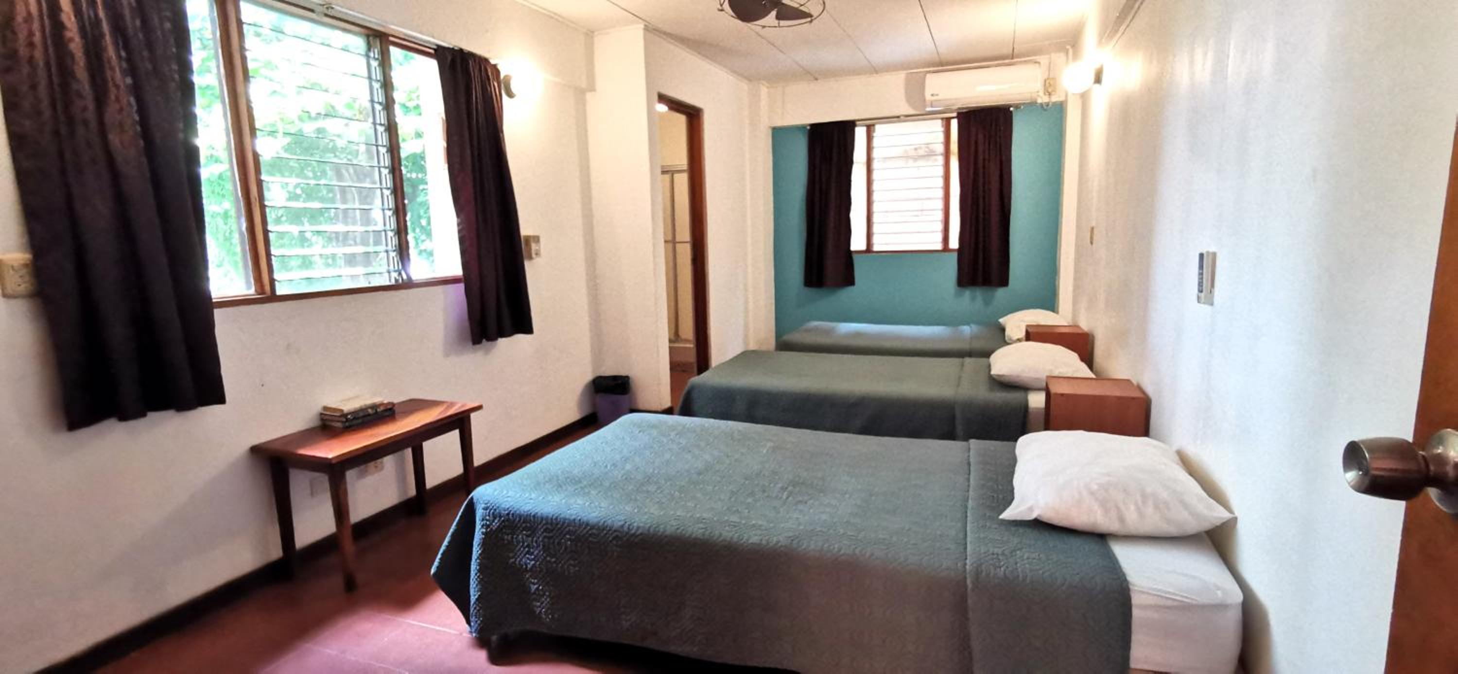 Tajalin Hostel - Montezuma Beach, Central location!