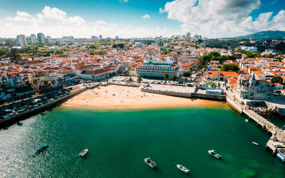 Cozy studio house with private terrace in Cascais view 3