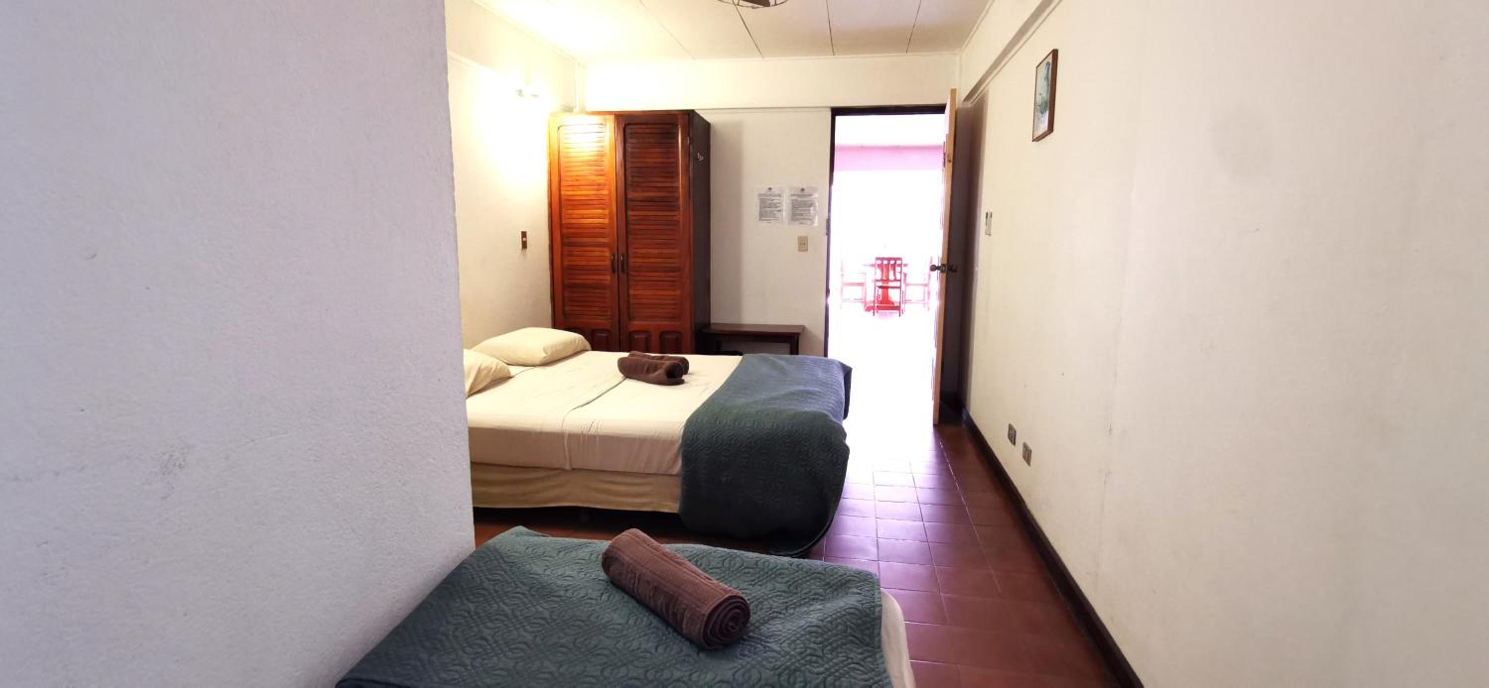 Tajalin Hostel - Montezuma Beach, Central location!