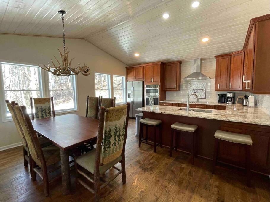 Smokey Mountain Getaway - new renovation - Mountain Views with Sunsets view 2