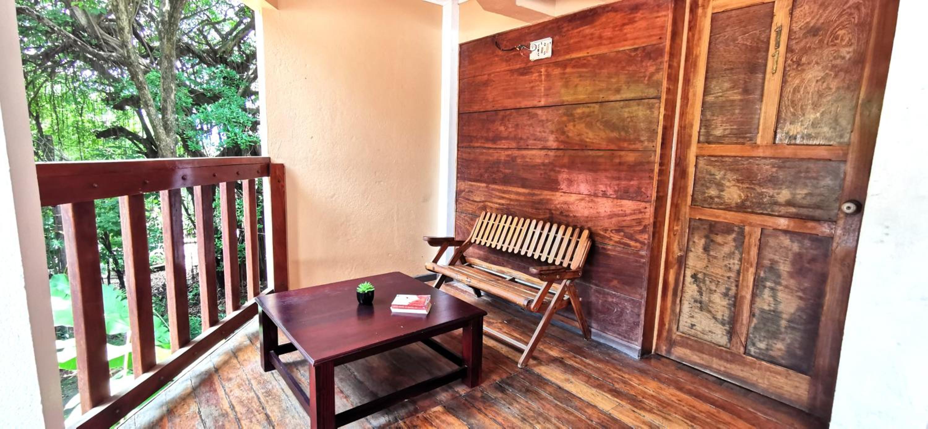 Tajalin Hostel - Montezuma Beach, Central location!