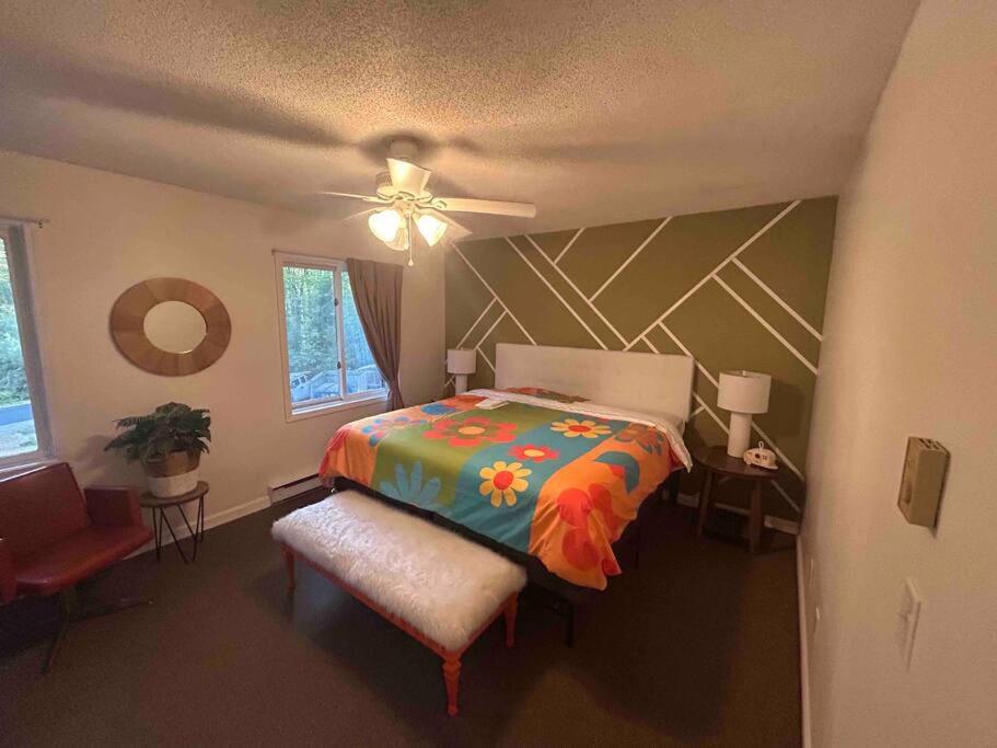 Hot Tub Time Capsule with Waterbed & Jukebox view 3