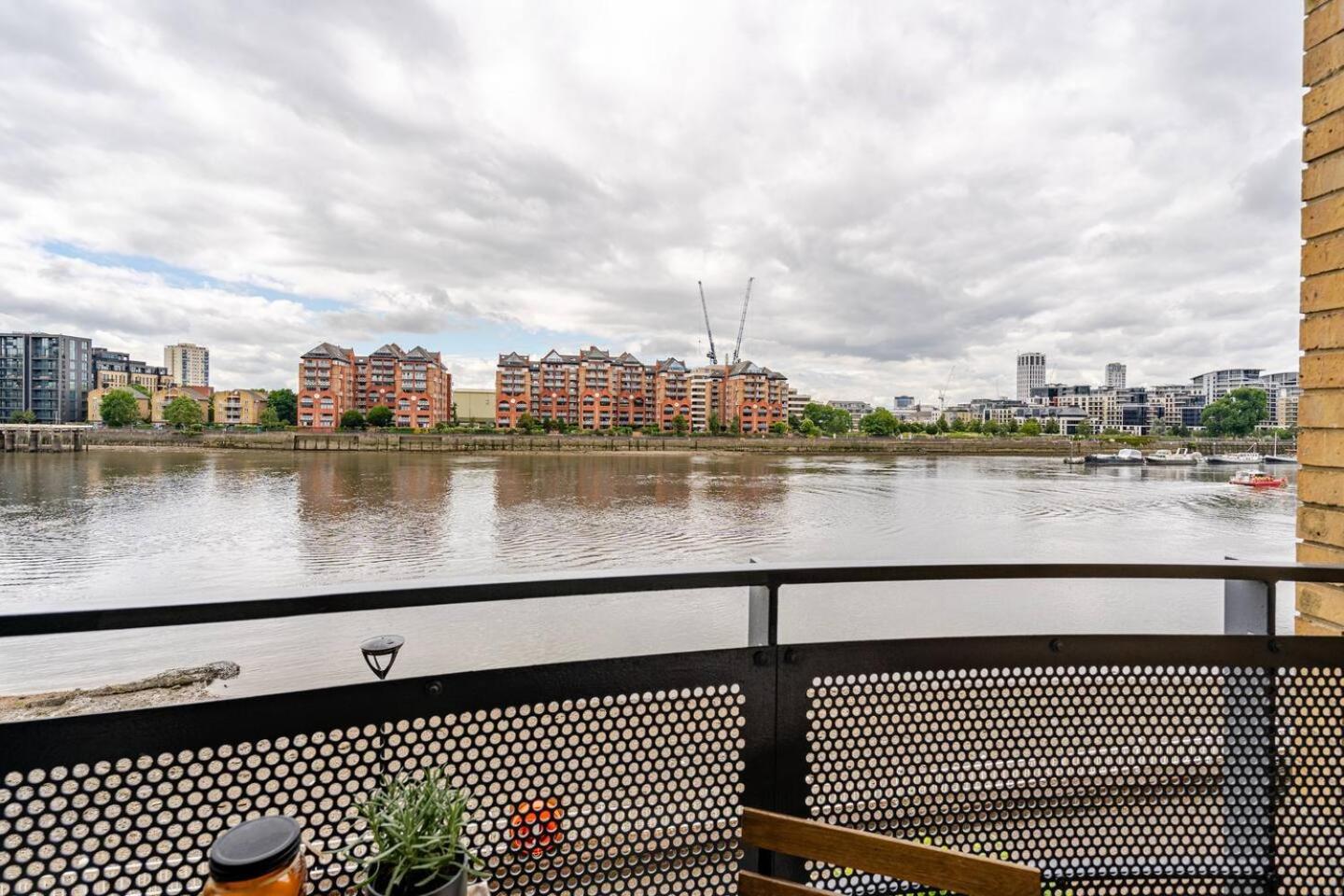 Stunning 2 bed Riverside Flat — balance & terrace