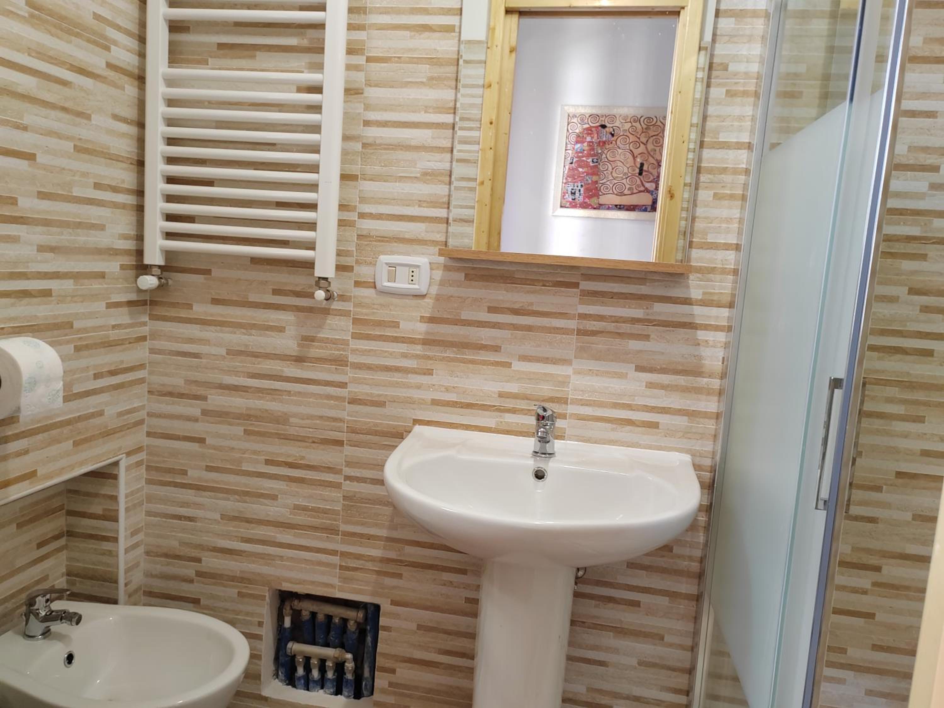 Casa via gobetti en Parma — bathroom