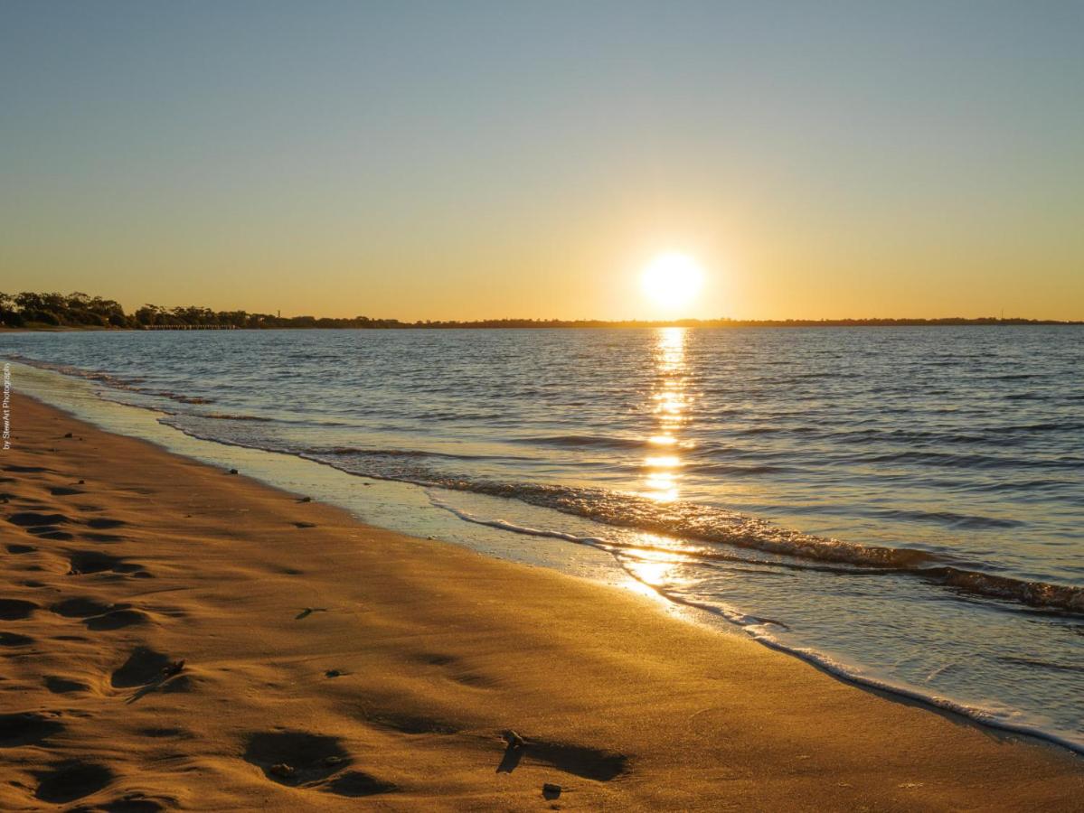 Stunner 2 min walk to beach