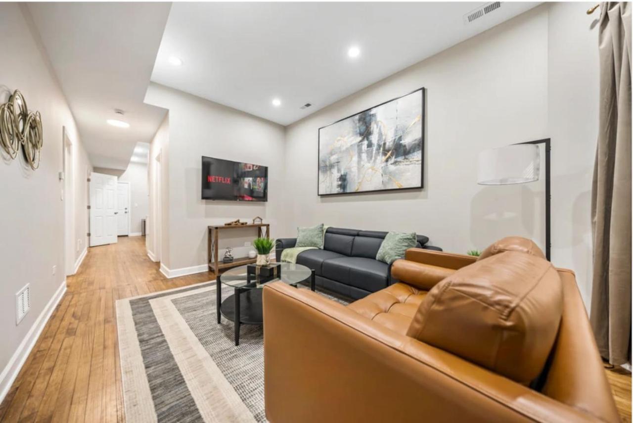 Berwyn 15 min to Downtown Game Room Grill Unit 1 view 3