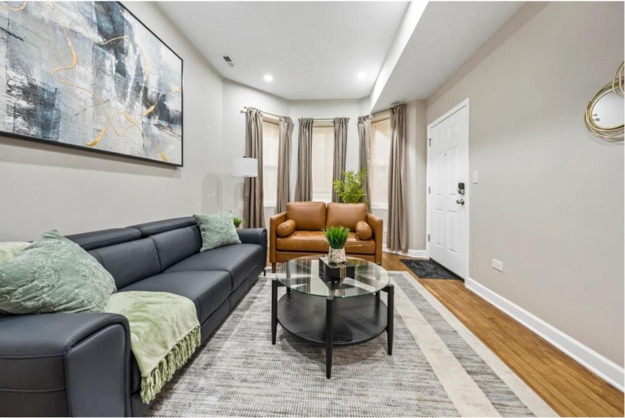 Berwyn 15 min to Downtown Game Room Grill Unit 1 view 4