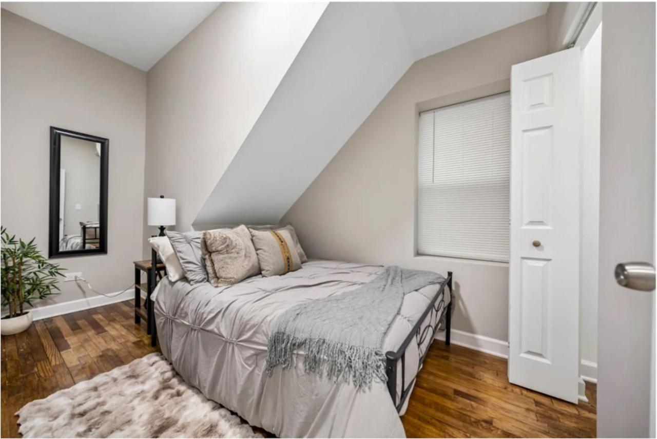 Berwyn 15 min to Downtown Game Room Grill Unit 1 view 5