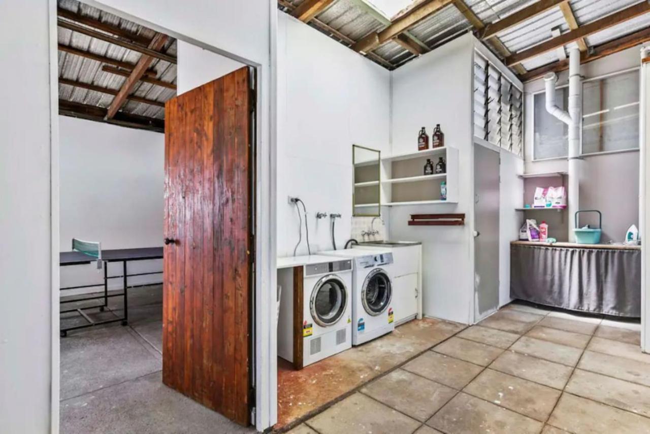 Pet friendly100m to Beach and Cafe by Custom Bnb Hosting
