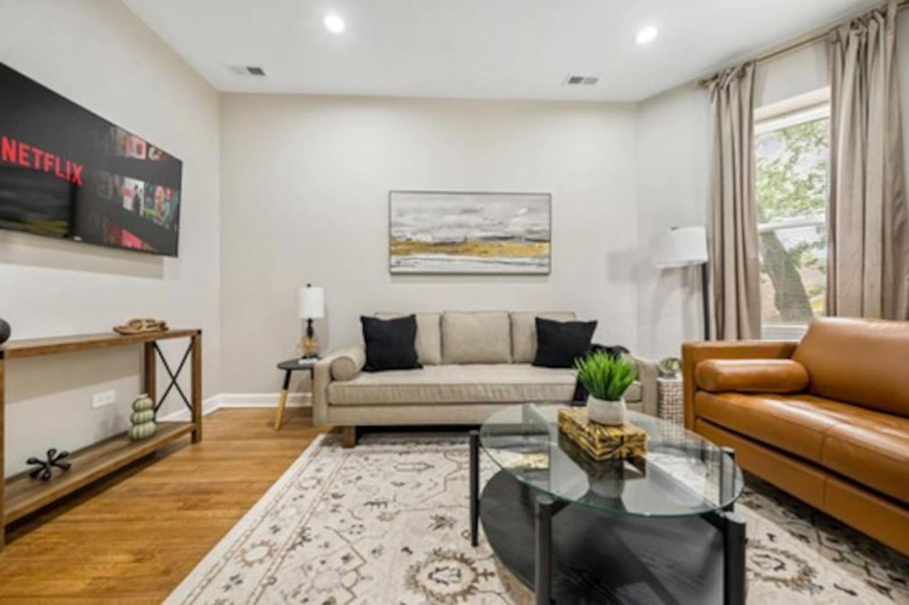 Remodeled w Game Room Mins to Chicago - Unit 2 view 5