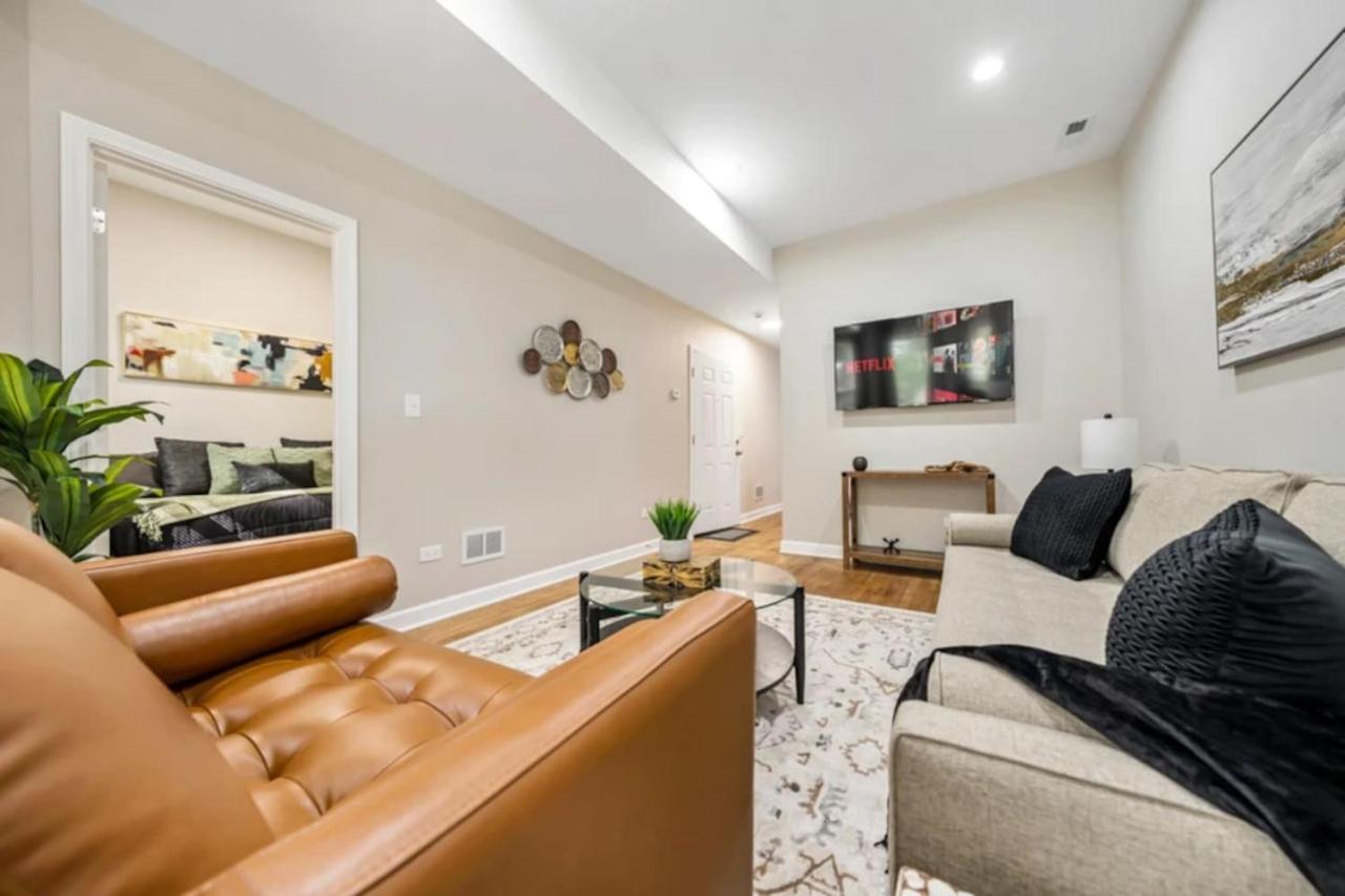 Remodeled w Game Room Mins to Chicago - Unit 2 view 3