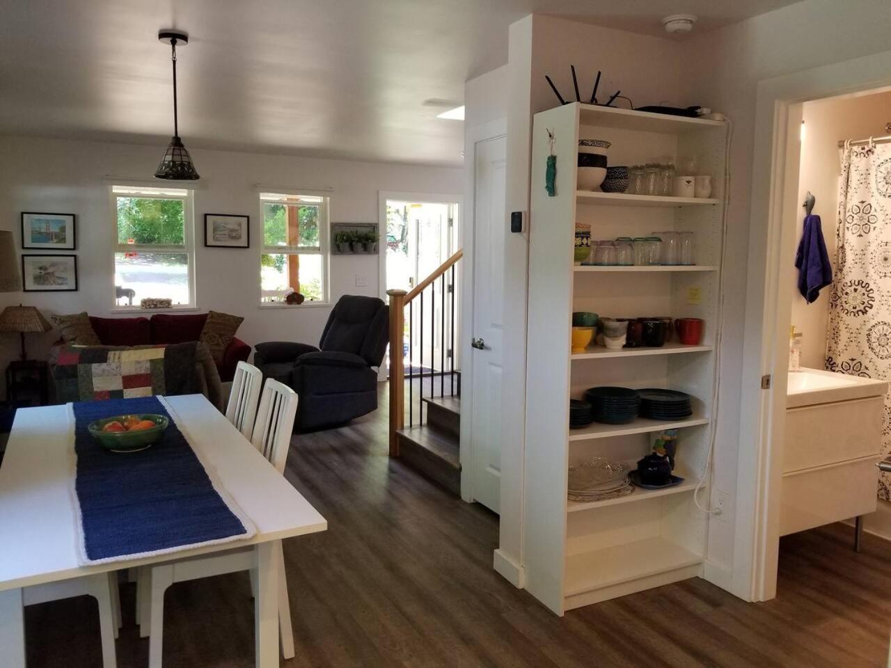 The Cottage on Claire view 4