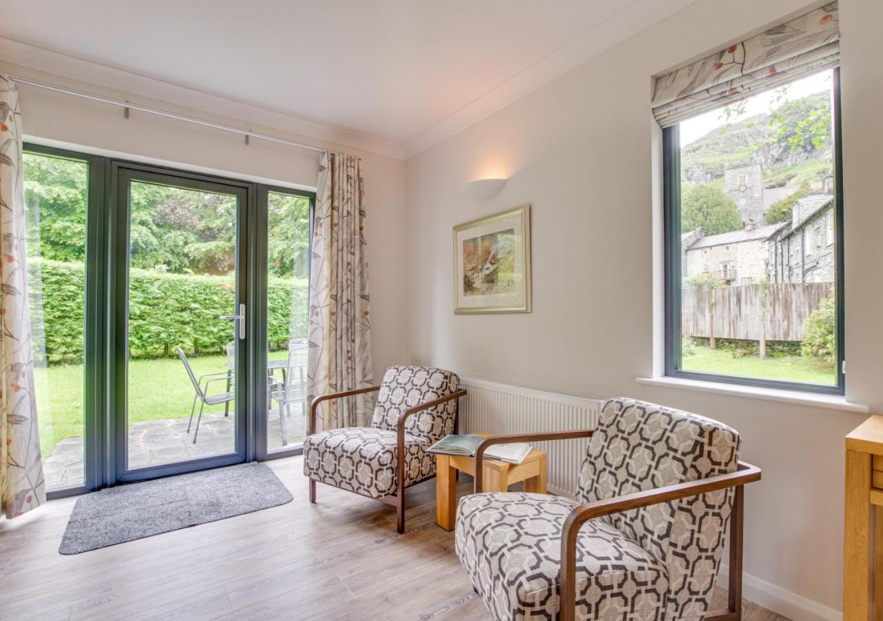 Oakdene House