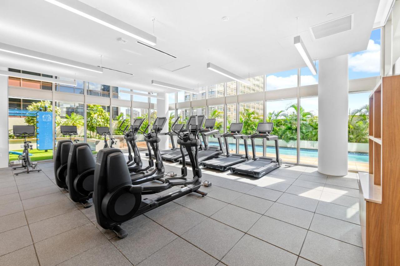 Upscale SKY Ala Moana Brand new 2 bedroom Sleeps 6