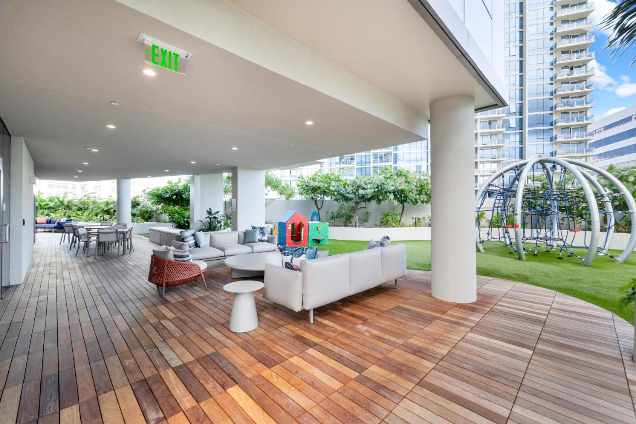Upscale SKY Ala Moana Brand new 2 bedroom Sleeps 6