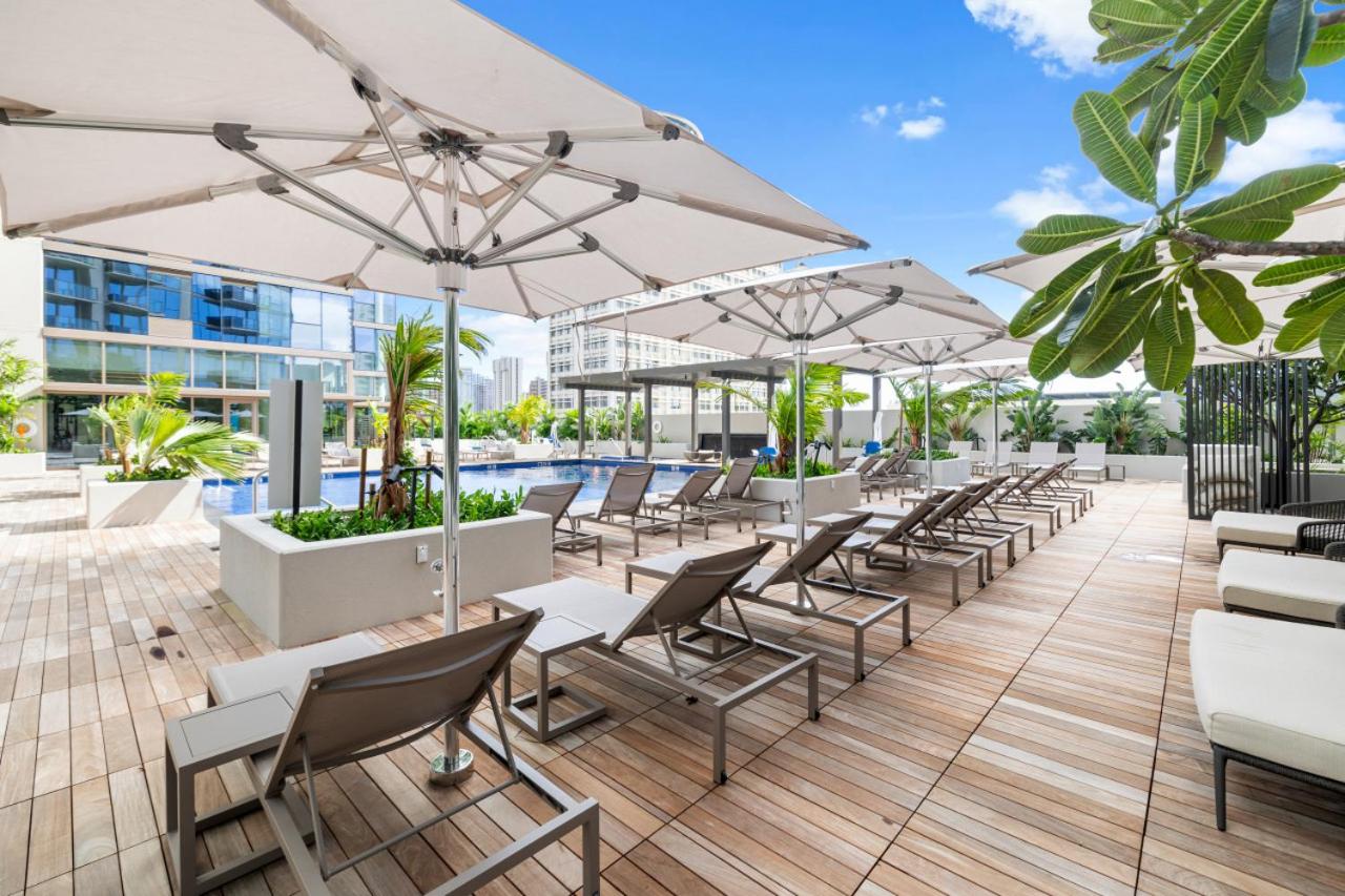 Upscale SKY Ala Moana Brand new 2 bedroom Sleeps 6