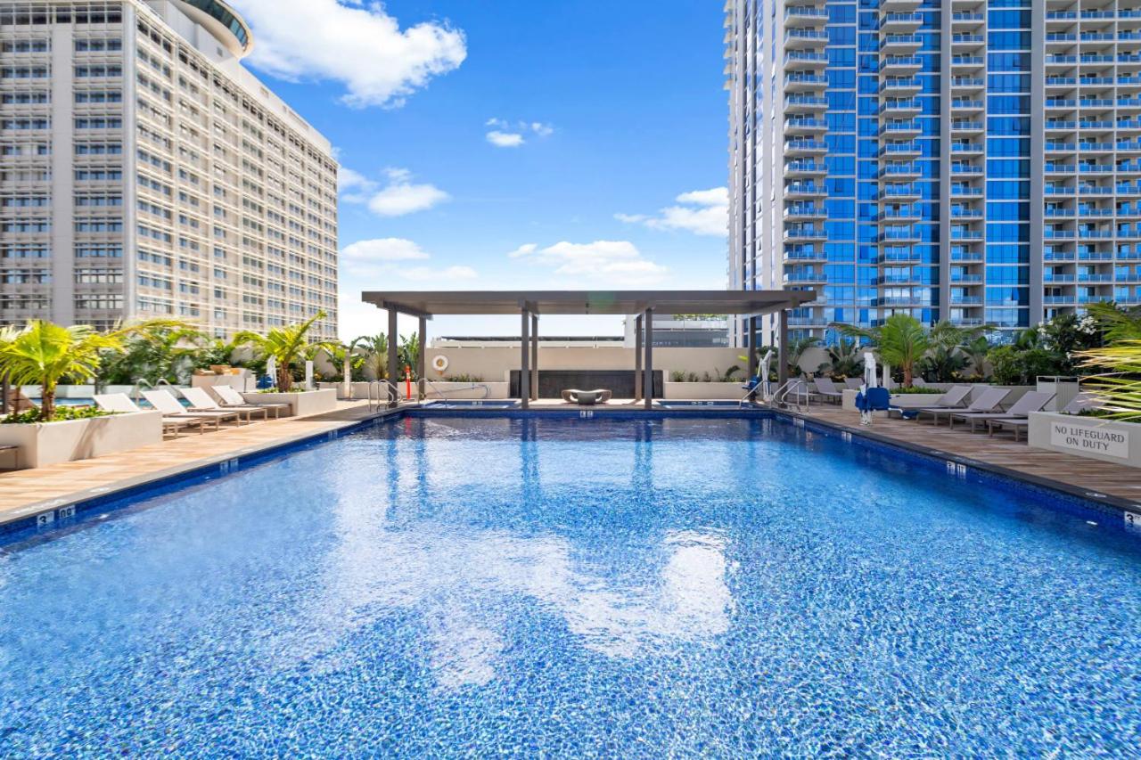 Upscale SKY Ala Moana Brand new 2 bedroom Sleeps 6